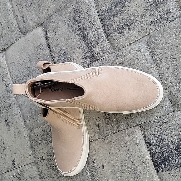 TOMS Women's Hightop Suede Sneakers Ortholite BRYCE Size 6 - NWT - Picture 2 of 7